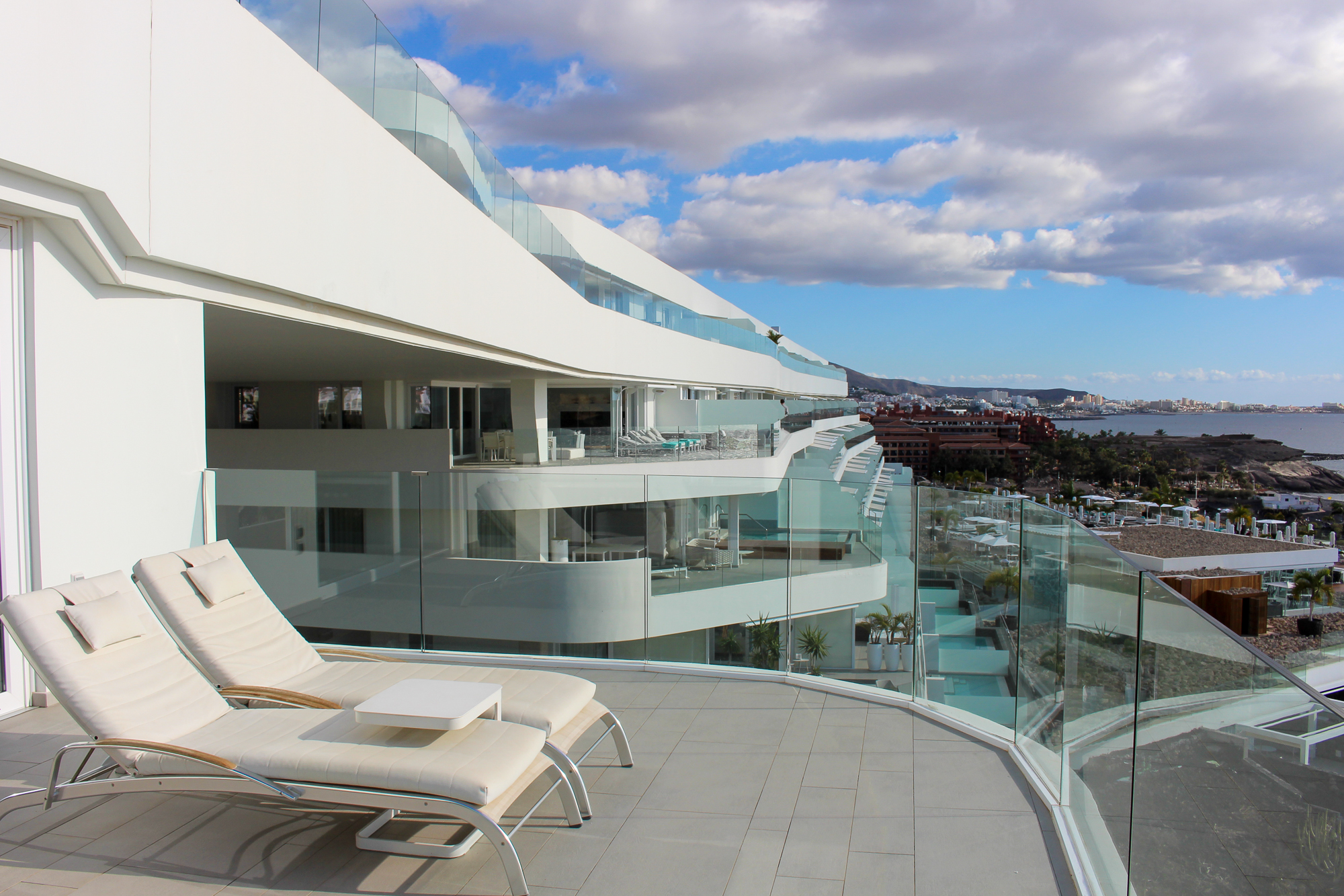 Corner Junior Suite 2525 – Corales Beach