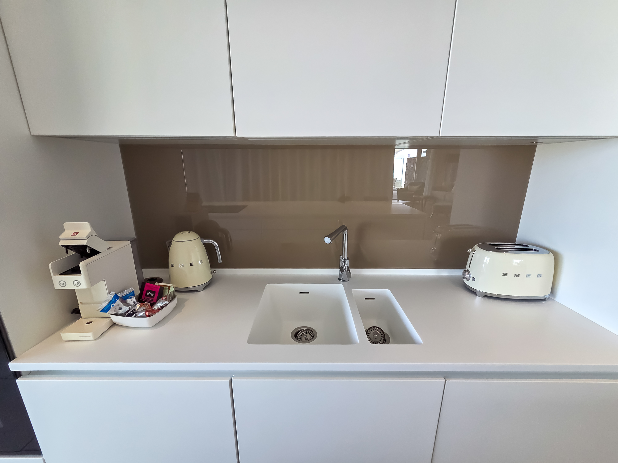Royal Hideaway Corales Suites dupelx apartment interior and exterior