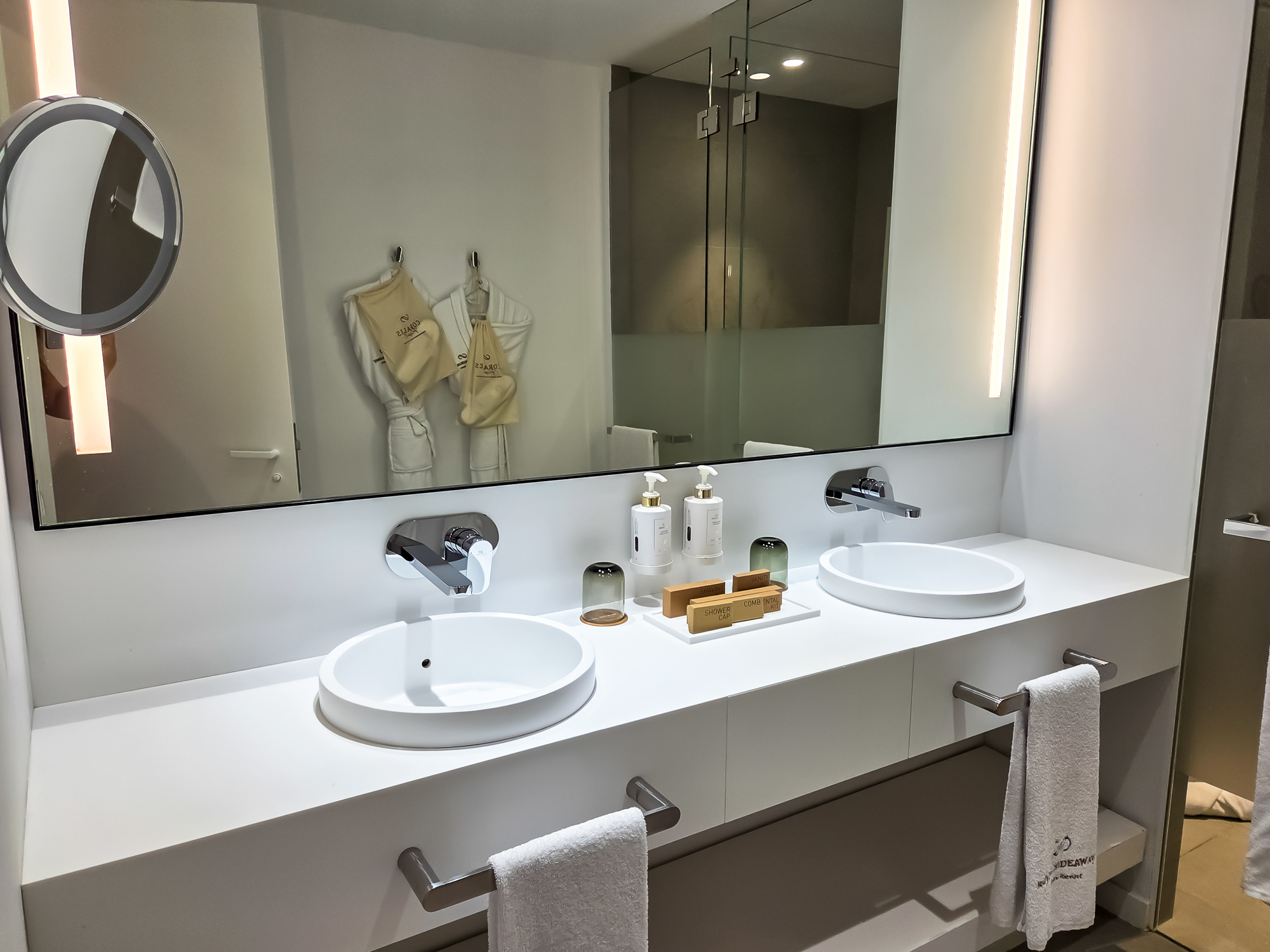 Royal Hideaway Corales Suites dupelx apartment interior and exterior