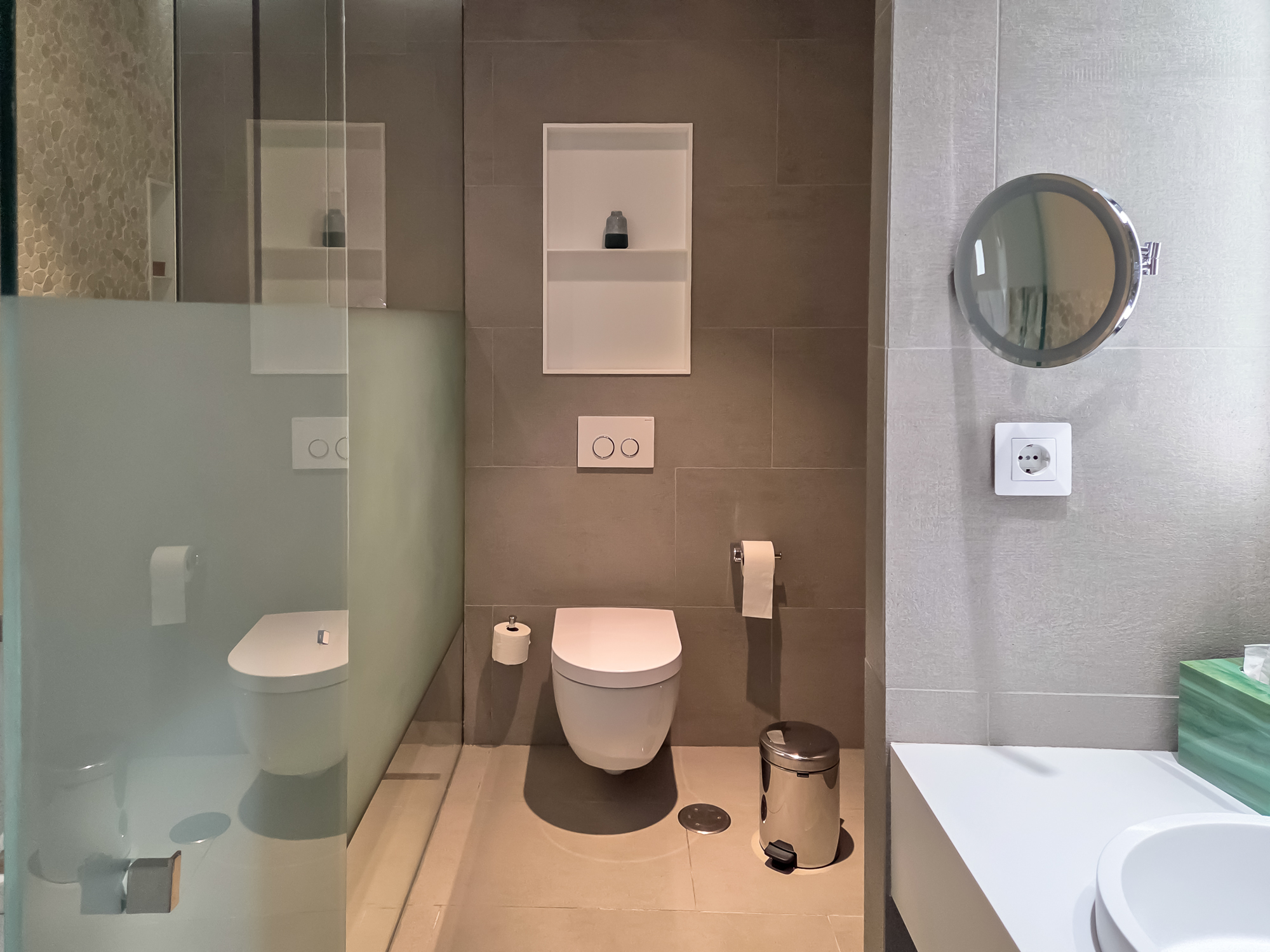 Royal Hideaway Corales Suites dupelx apartment interior and exterior