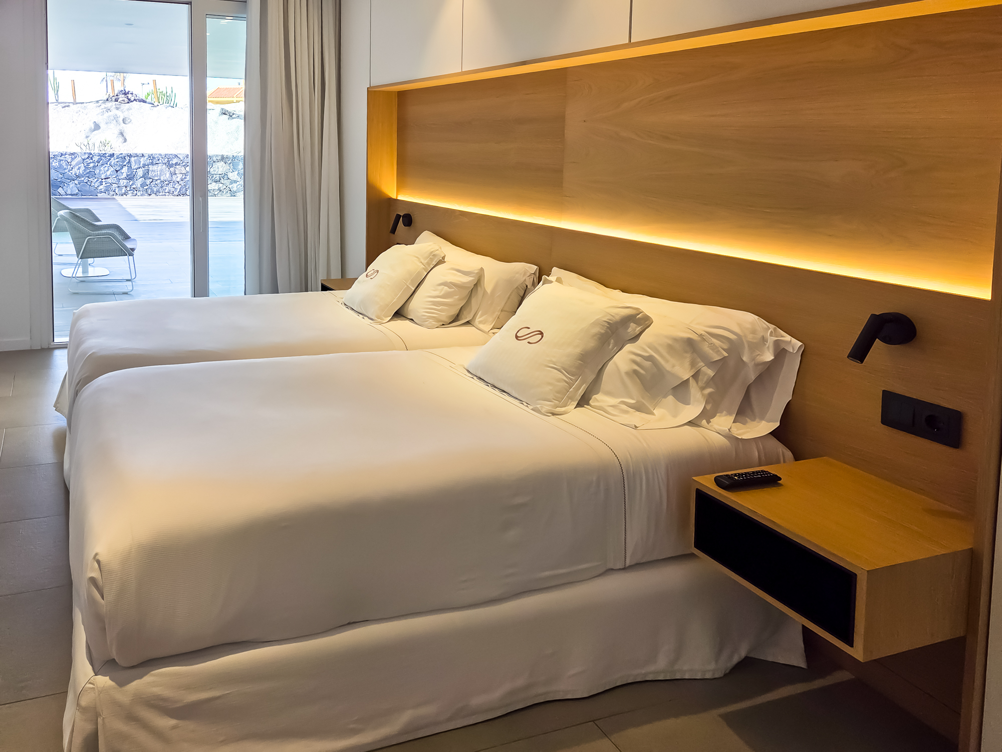 Royal Hideaway Corales Suites dupelx apartment interior and exterior
